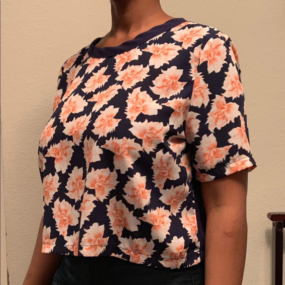 Floral cropped blouse